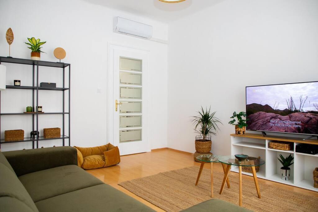 Brand New City Center Apartment Nostalgija Split Eksteriør billede
