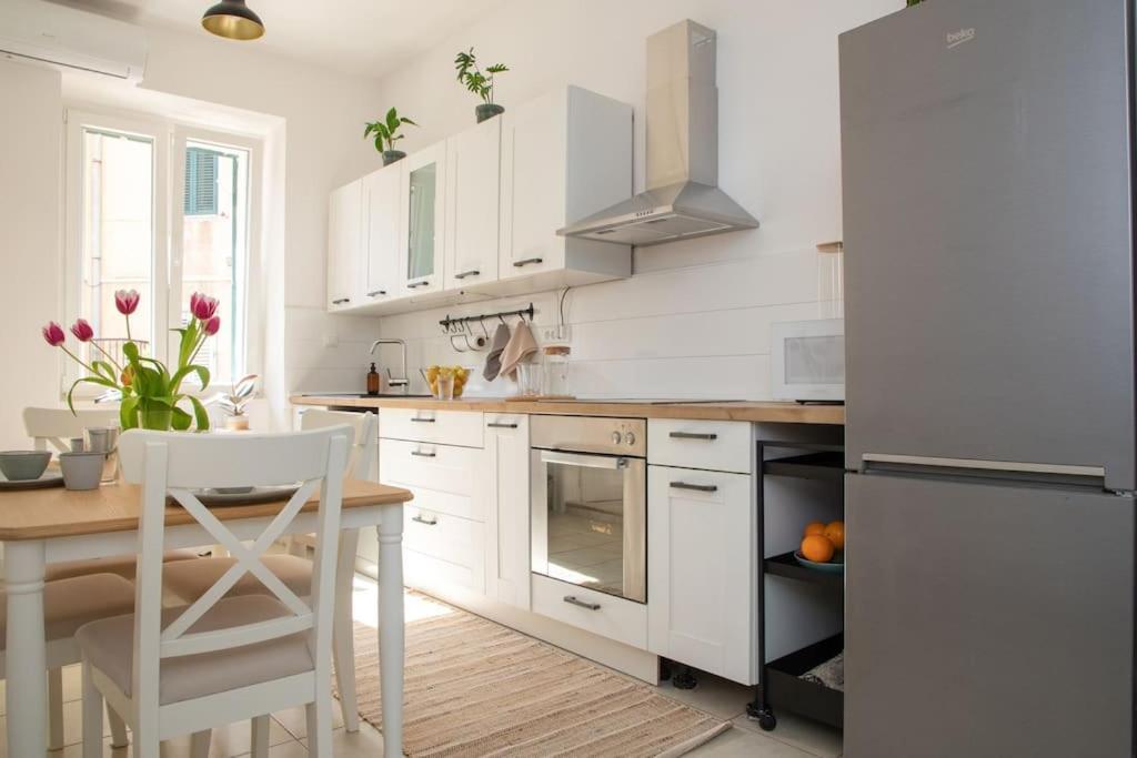 Brand New City Center Apartment Nostalgija Split Eksteriør billede
